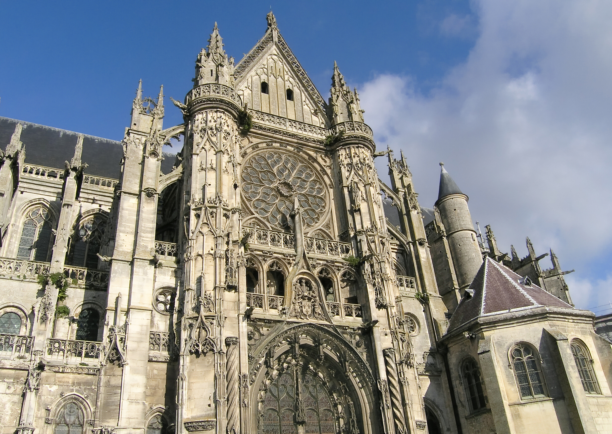 Extérieur de la cathédrale Notre-Dame de Senlis